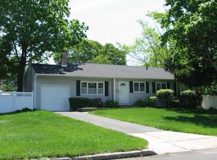 1 Doncaster Ave, West Islip, NY 11795