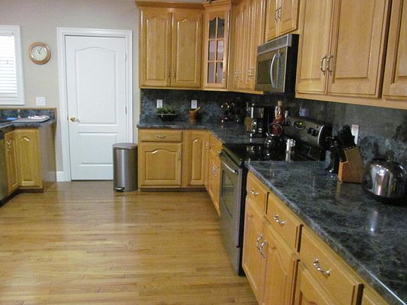 3rd image of 375 Emily Ct