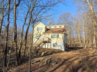 118 Spring Dr, Dingmans Ferry, PA 18328