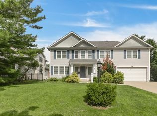 927 S Charlotte St, Lombard, IL 60148