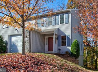 310 Treetops Ct, Lancaster, PA 17601