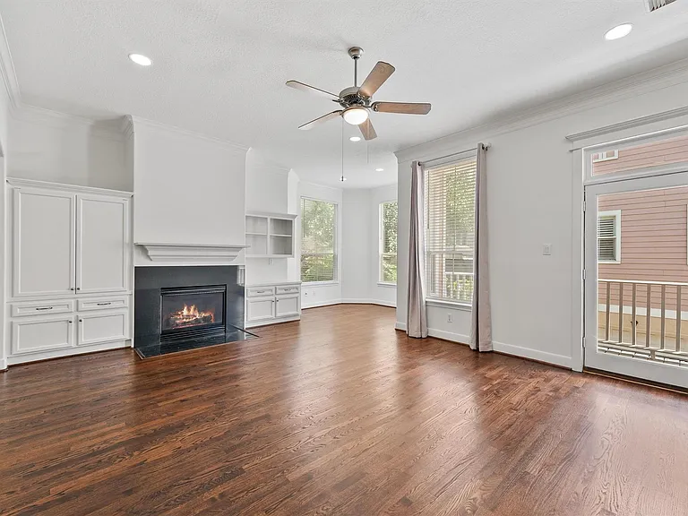 208 Hawthorne St #A — Photo 10