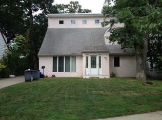 9 Pine St, Staten Island, NY 10301