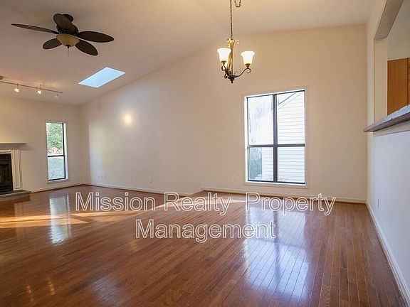 5th image of 1037 Mansfield Crossing Rd