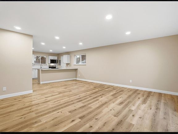 2nd image of 952 Hollytree Dr