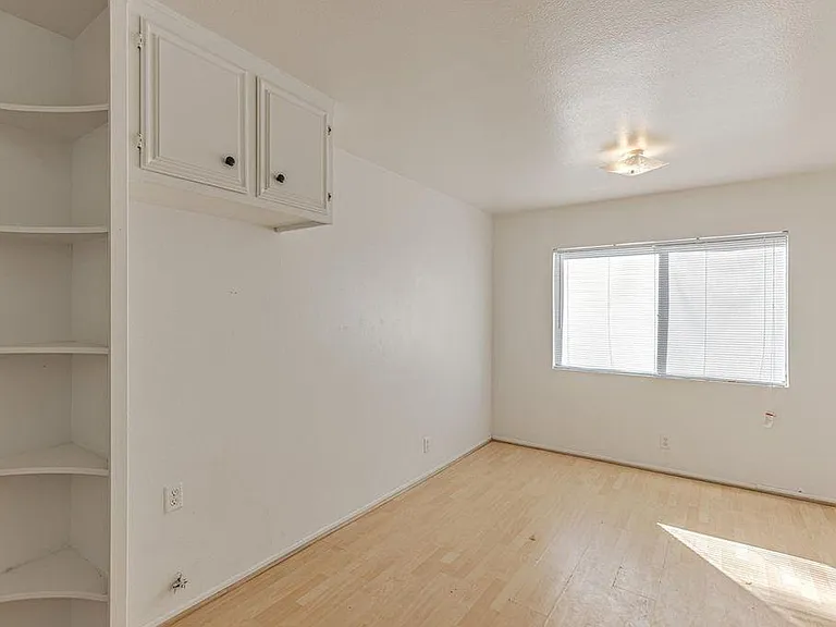 232 E Lancaster Blvd — Photo 5