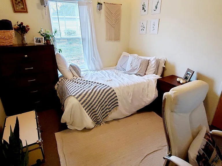 South Rock Apartments (Student Housing by the Bed) — Photo 12