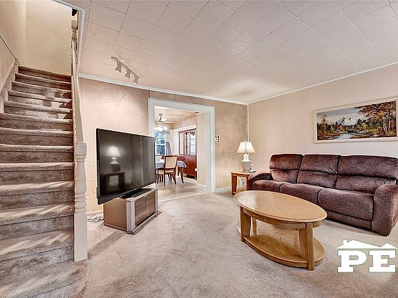 2nd image of 2316 Avenue