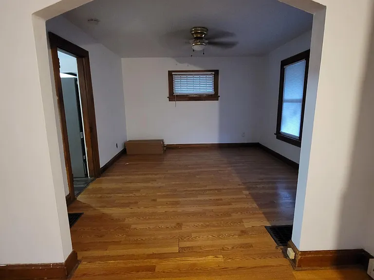 2208 Barrymore Ave — Photo 6