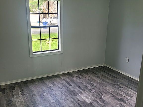 5th image of 4405 Edward St