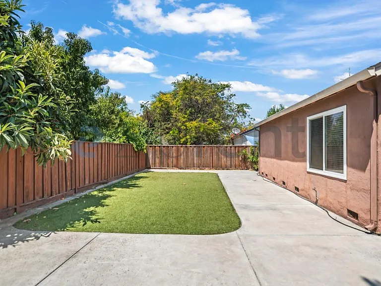 1427 Flickinger Ave — Photo 26