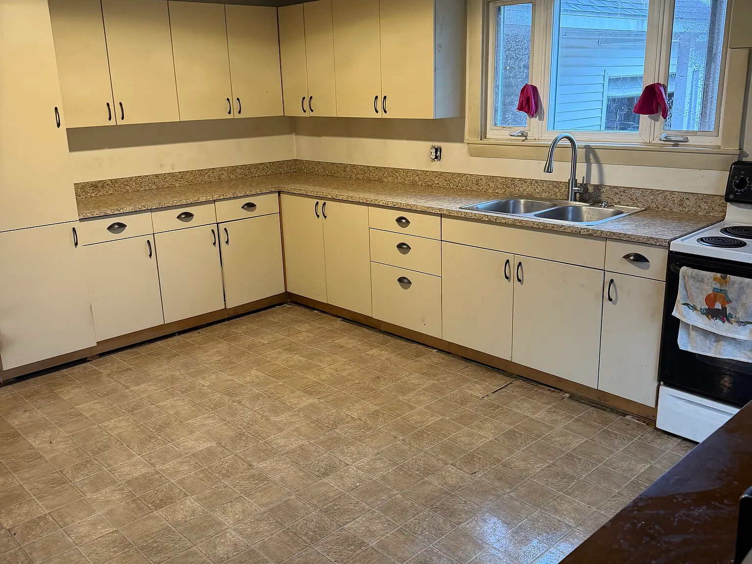 5 bed, 2200 sqft, $3,500 — Photo 3