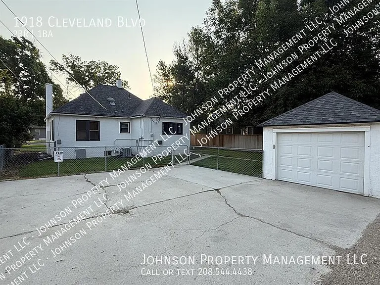 1918 Cleveland Blvd — Photo 2