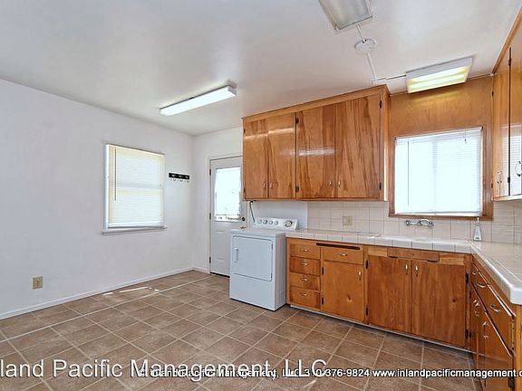 3rd image of 3013 Johnston Ave