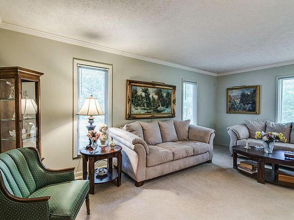 4th image of 23 Evans St