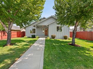 2330 NW 10th St, Redmond, OR 97756