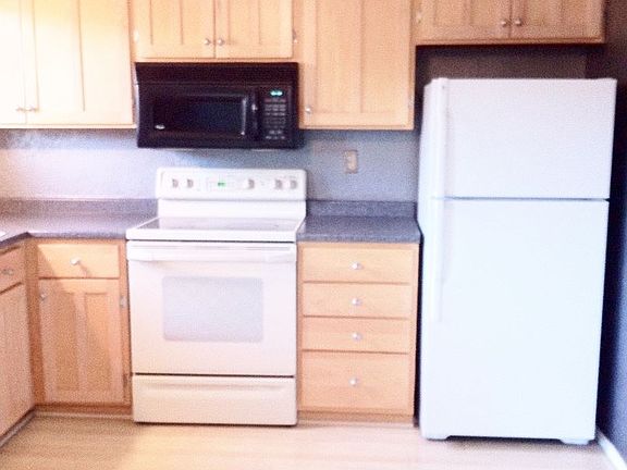 5th image of 8039 Lexington Park Dr
