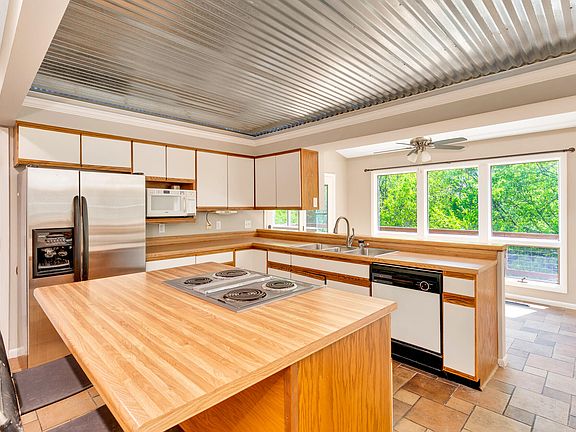 4th image of 5848 N Park Rd