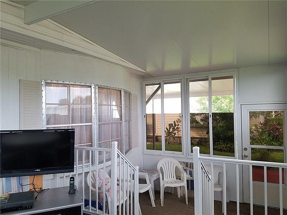 3rd image of 854 Laurel Cir