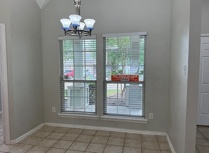 413 Hilltop Dr — Photo 5