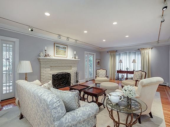 Living rm/working fireplace