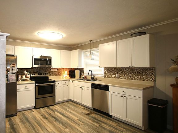 4th image of 3013 Maple Ave