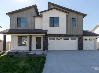 8201 E Sunray Dr, Nampa, ID 83687