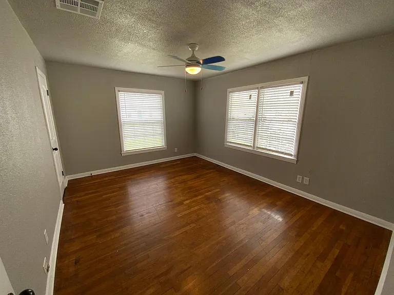1006 S 45th St — Photo 11