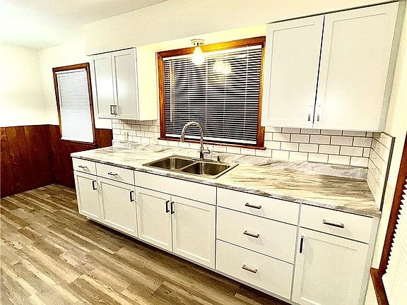 5th image of 435 Manchester Ave