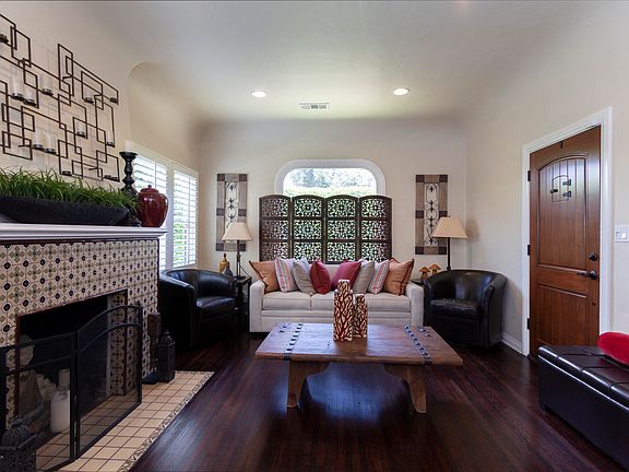 3rd image of 2270 E Del Mar Blvd