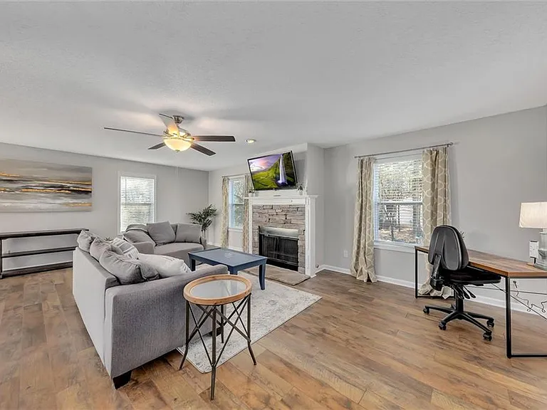 1817A Hardman Ln — Photo 4
