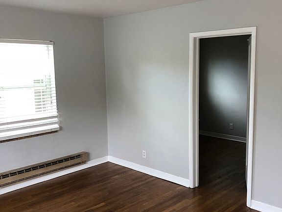 4th image of 1824 W Riverside Ave