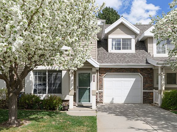 3rd image of 1064 E Fort Ln