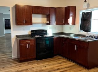 28 Mechanic St, Webster, MA 01570