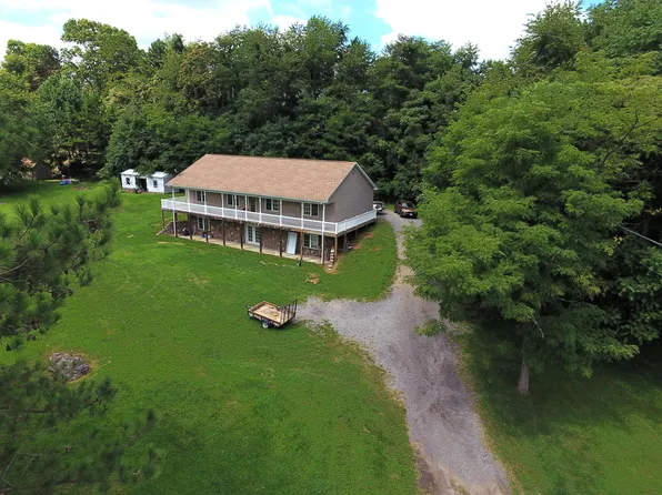 25 Sidney Ln, Troutville, VA 24175