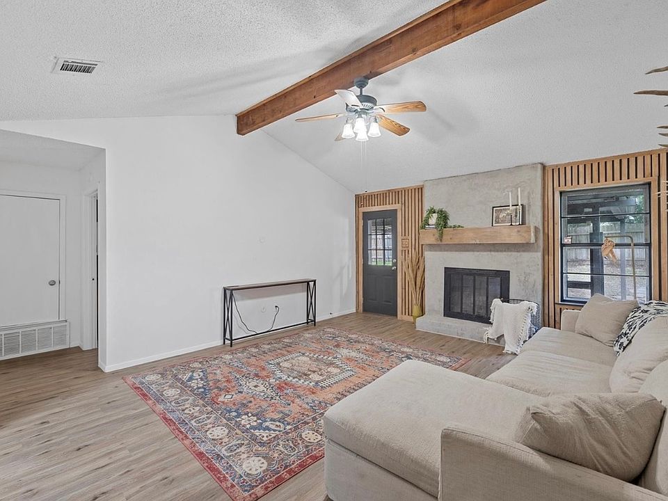 1st image of 605 Rolling Hills Dr