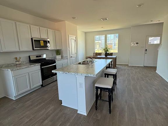 3rd image of 315 Santo Domingo Rd