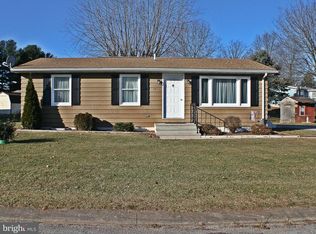 26 E Locust Ln, New Oxford, PA 17350
