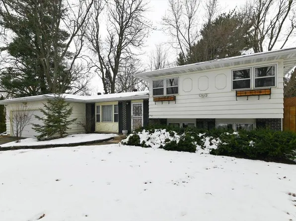 2102 Manor Green Drive, Madison, WI 53711