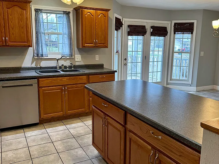 320 Holland Rd — Photo 4