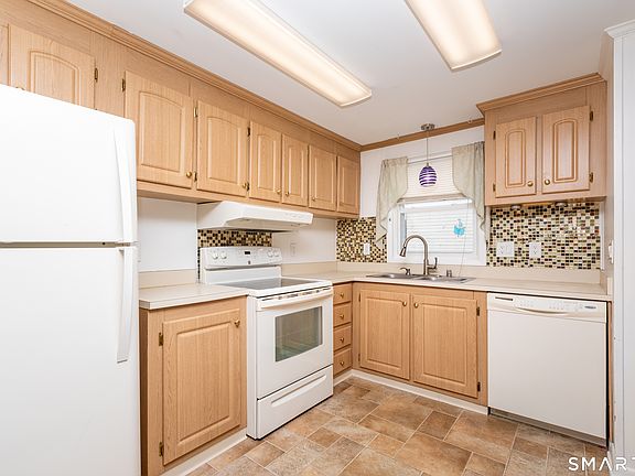 3rd image of 2 Forest Street