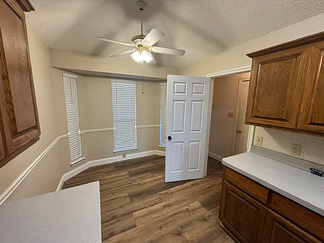 breakfast room