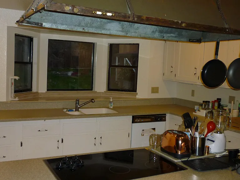 Kitchen with stove, oven and dishwasher