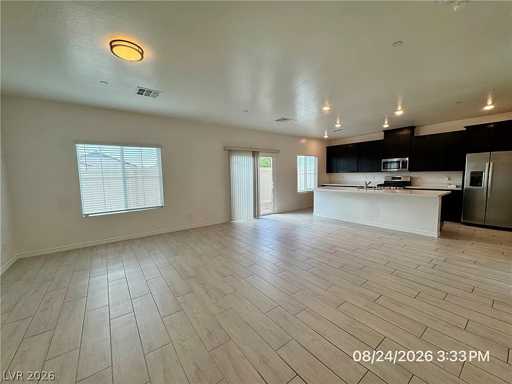 3 bed, 2.5 bath, 1659 sqft, $2,137 — Photo 3