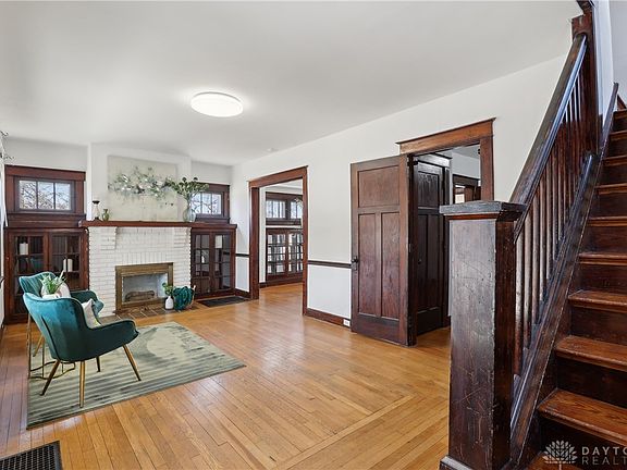 5th image of 2376 Wayne Ave