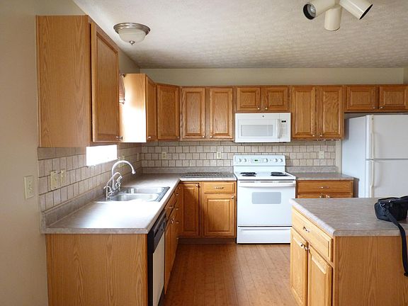 3rd image of 1315 Wagy Sq