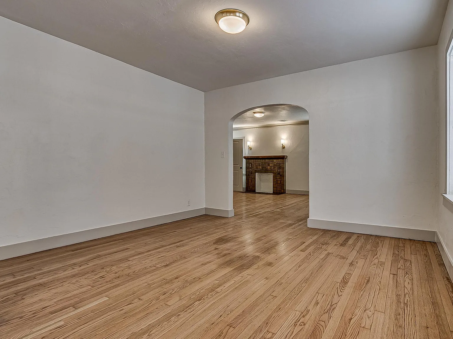 2110 N Kelley Ave — Photo 4