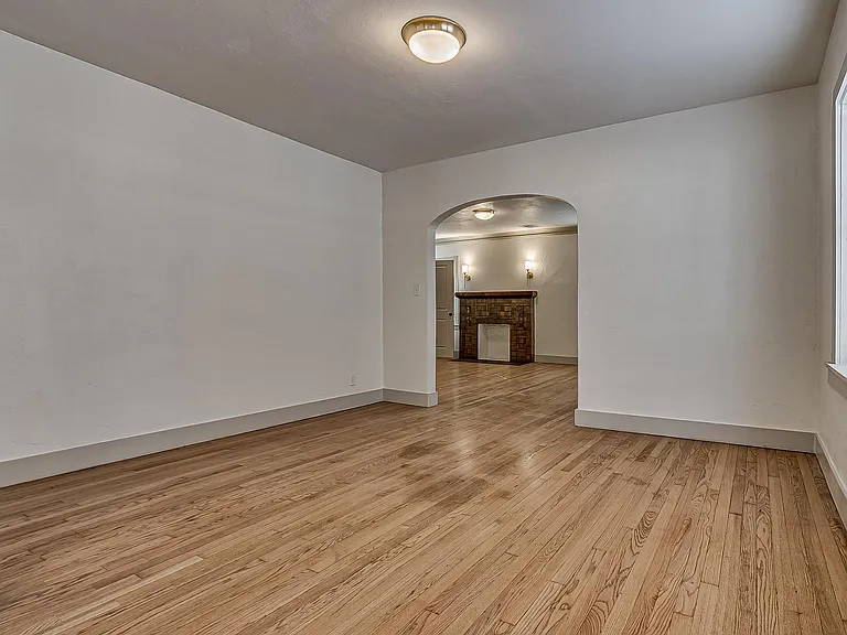2110 N Kelley Ave — Photo 4