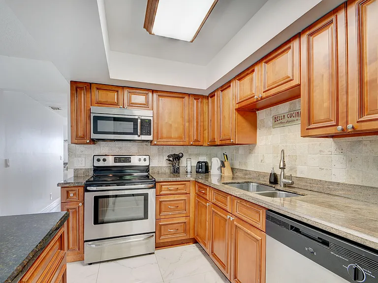 11862 Brier Patch Ct E — Photo 10