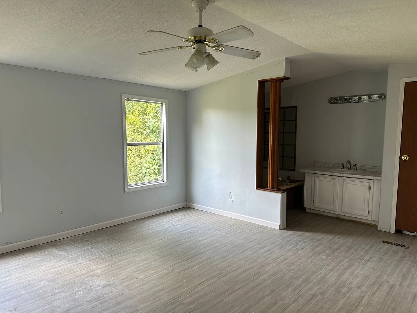 2 bed, 2.0 bath, 1350 sqft, $750 — Photo 2